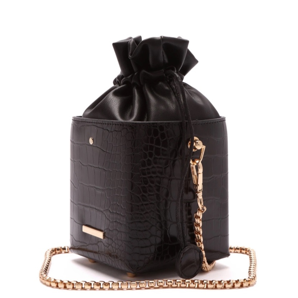 Making buckets handbag